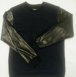 Mens Black Sweatshirt w/ Faux leather Sleeves Med.